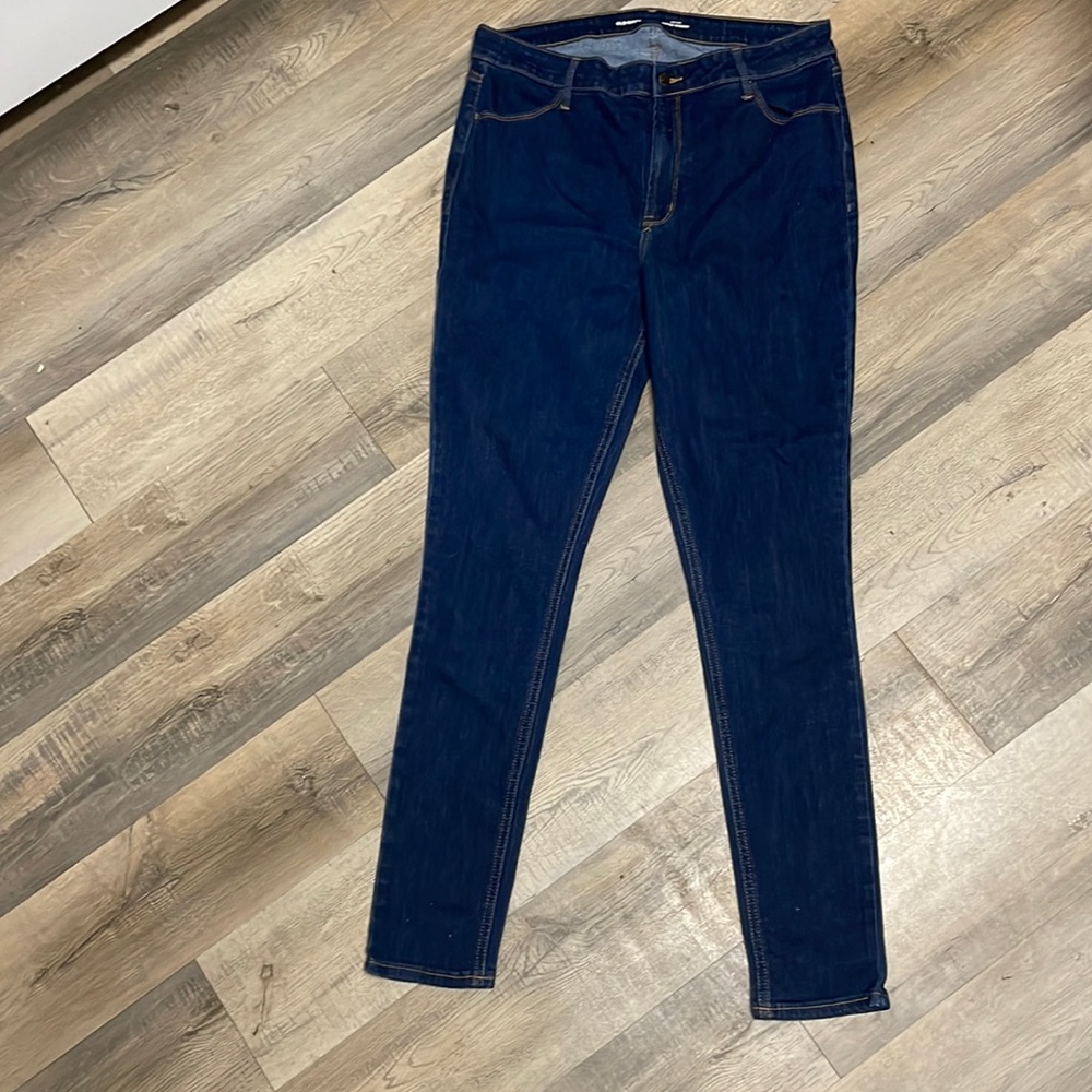 Women’s Old Navy skinny jeans. Size 14 tall. Never worn